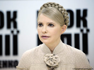 Бывшая премьер-министр Украины Юлия Тимошенко сообщила, что в пасхальные праздники получила приглашение в Генеральную прокуратуру в связи с ее заявлениями о давлении на судей Конституционного суда (КС) в деле о легитимности создания нынешней парламентской