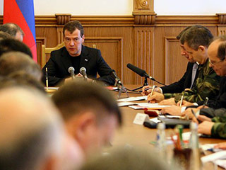 Президент России Дмитрий Медведев поручил создать до 19 апреля в Северо-Кавказском федеральном округе отдельную постоянно действующую оперативную группу по делам антитеррористической направленности