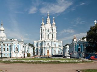 В Смольном соборе Санкт-Петербурга впервые за почти 90 лет совершена Божественная литургия