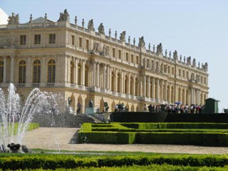 Париж предлагает снимать "Бонда" в Версальском дворце