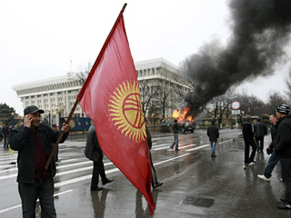 Киргизская оппозиция в среду вечером объявила о захвате власти в стране