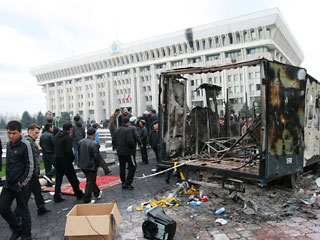 По данным министерства здравоохранения Киргизии, во время беспорядков в Бишкеке пострадали 1520 человек, 520 из них госпитализированы