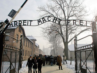 Швед Андерс Хегстрем, подозреваемый в краже  вывески ARBEIT MACHT FREI ("ТРУД ОСВОБОЖДАЕТ")с ворот музея Аушвиц-Биркенау" в Освенциме, экстрадирован в Польшу