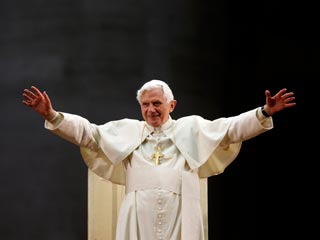 Папа Римский защищал педофила, призывая проявить к нему "отеческую заботу"