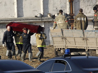 К настоящему времени опознаны тела 24 погибших в результате авиакатастрофы в Смоленской области, произошедшей в минувшую субботу