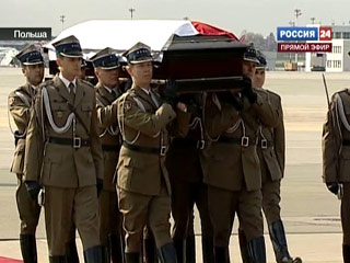 Тело Леха Качиньского самолетом доставлено в Варшаву