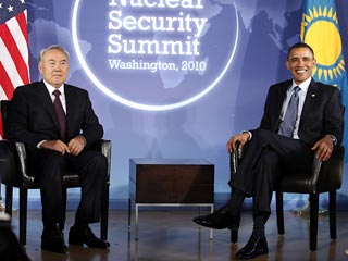 Президенты Казахстана и США Нурсултан Назарбаев и Барак Обама в рамках двусторонней встречи обсудили неустойчивую ситуацию в Киргизии