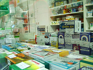 Правительство пытается принудительно снизить цены на лекарства