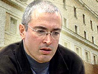 Бывший глава НК ЮКОС Михаил Ходорковский в Хамовническом суде Москвы продолжил давать показания.