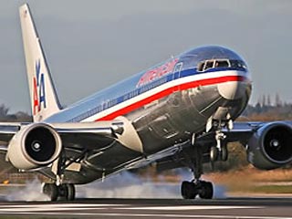 Самолет Boeing-767 авиакомпании American Airlines совершил экстренную посадку в Исландии из-за появления в салоне дыма с химическим запахом