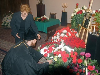 Представители ОВЦС МП возложили цветы к фотографии погибшего президента Польши