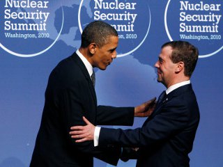 Президент США Барак Обама приветствует решение президента РФ Дмитрия Медведева закрыть последний в России реактор-наработчик оружейного плутония в Железногорске