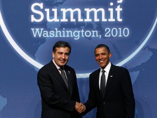 Президент США Барак Обама пообщался на саммите по ядерной безопасности со своим грузинским коллегой Михаилом Саакашвили