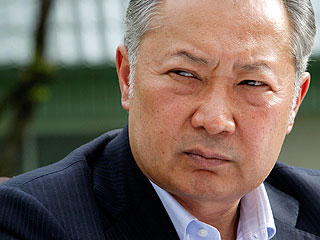 Свергнутому президенту Киргизии грозит импичмент, но просить убежища он не собирается