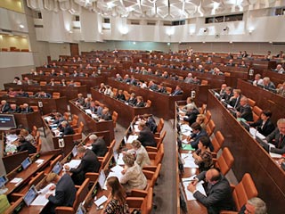 Совет Федерации в среду одобрил президентский законопроект, обеспечивающий представительство так называемых малых партий в региональных парламентах