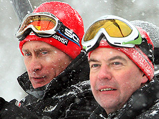 Россияне уверены, что нынешний тандем президента РФ Дмитрия Медведева и главы правительства Владимира Путина останется у власти после выборов 2012 года.