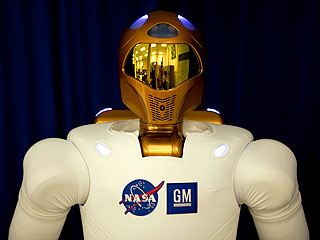 На МКС отправится андроид R2 - первый в истории робот-космонавт