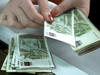 Национальный банк Грузии намерен в течение ближайших 1,5 лет перевести все банковские вклады и кредиты в иностранной валюте в нацвалюту.