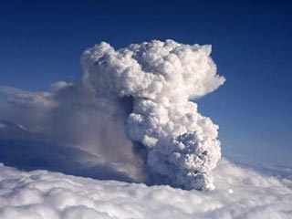 Облако вулканического пепла грозит российской столице кислотными дождями