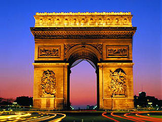 Один из баскских сепаратистов в пятницу упал с парапета знаменитой Триумфальной арки в центре Парижа.