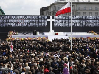 В Польше память погибших в авиакатастрофе Ту-154 почтили звоном колоколов
