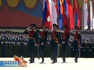 На парадах 9 мая войска впервые будут шествовать с боевыми знаменами воинских частей нового образца.
