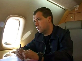 Дмитрий Медведев вылетел из Москвы в Краков, чтобы принять участие в траурной церемонии похорон президента Польши Леха Качиньского.