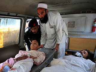 Семь человек убиты и более двадцати получили ранения в результате взрыва, который произвел террорист-смертник на северо-западе Пакистана