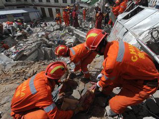 Число жертв землетрясения на северо-западе Китая составило на данный момент 2039 человек