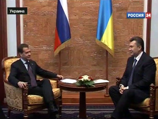 Президент России Дмитрий Медведев прибыл в среду с кратким визитом  в Харьков, где он встретился со своим украинским коллегой Виктором Януковичем