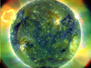 В центре имени Годдарда NASA в торжественной обстановке были представлены первые изображения Солнца сверхвысокого разрешения, полученные аппаратом SDO (Solar Dynamic Observatory)