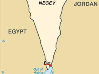 Город Эйлат, популярный у россиян израильский курорт на Красном море, подвергся в четверг ракетному обстрелу с иорданской территории
