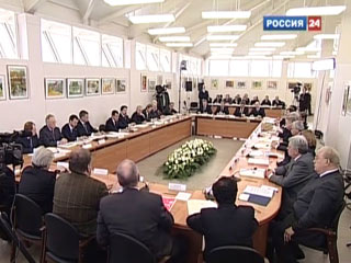 Президент России Дмитрий Медведев впервые созвал совместное заседание сразу трех госструктур: президиумов Госсовета, Совета по культуре и искусству, а также Совета по науке, технологиям и образованию