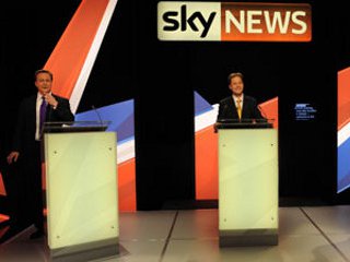 Второй раунд предвыборных теледебатов в Великобритании: Клегг и Кэмерон идут "бровь в бровь"