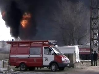 В Дагестане горит Тарумовская нефтебаза с тысячами кубометров топлива. Угрозы взрыва нет
