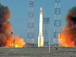 Американский телекоммуникационный спутник SES-1 выведен российским разгонным блоком "Бриз-М" на целевую орбиту высотой около 34 тыс. километров и передан на управление компании-заказчику SES World Skies