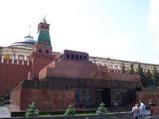 В период подготовки и празднования Дня Победы мавзолей Ленина на Красной площади будет закрыт для посещения
