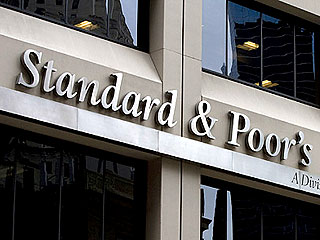 Международное рейтинговое агентство Standard & Poor's понизило долгосрочный кредитный рейтинг Испании на одну отметку - с уровня AA+ до АА.