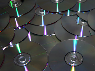 Михалкову разрешили получать проценты от продажи чистых CD и DVD