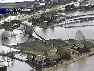 Около 700 жителей Иркутской области из-за паводка на реках оказались отрезанными от "большой земли" 
