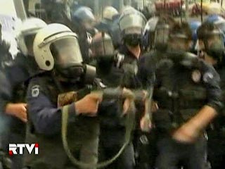 Столкновения леворадикалов с полицией в Гамбурге - пострадали 17 стражей порядка 