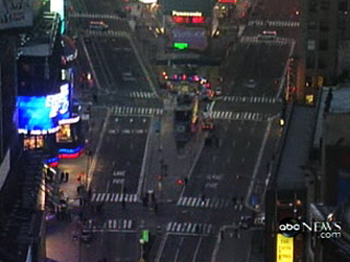 Взрывчатка, провода и другие предметы, указывающие на наличие взрывного устройства, найдены в автомобиле, из-за которого была проведена эвакуация на центральной площади Нью-Йорка - Таймс-сквер