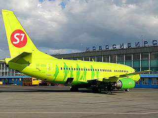 Самолет А-320 авиакомпании "Сибирь" (S7) совершил вынужденную посадку в аэропорту "Толмачево" (Новосибирск), пострадавших нет.