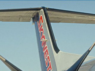 Пассажир самолета американской авиакомпании SkyWest пытался ворваться в кабину пилотов, вынудив экипаж совершить экстренную посадку