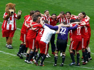 Игроки "Баварии" отметили чемпионство, распевая песни о беспомощности "Шальке"