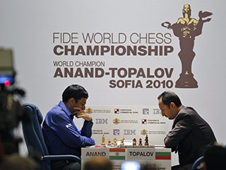 Индиец Вишванатан Ананд и болгарин Веселин Топалов сыграли вничью в седьмой партии матча за звание чемпиона мира по шахматам