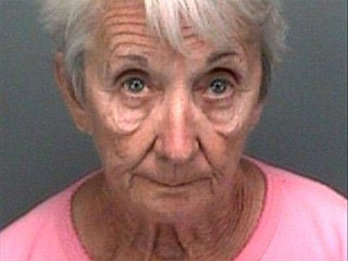73-летнюю американку арестовали за пощечину 18-летней внучке-грубиянке