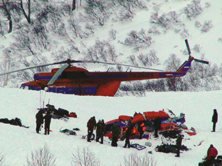 Несчастным случаем при стихийном бедствии признана гибель 10 человек, в том числе пяти немецких туристов, произошедшая в результате схода лавины на вертолет Ми-8 на Камчатке в начале апреля
