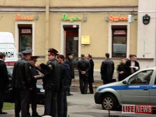 В Петербурге неизвестные взорвали гранату в магазине при мечети: ранены два человека