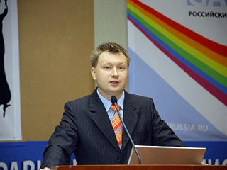 Московский гей-прайд 29 мая может пройти на территории посольства одной из западных стран, - сообщил организатор акции Николай Алексеев